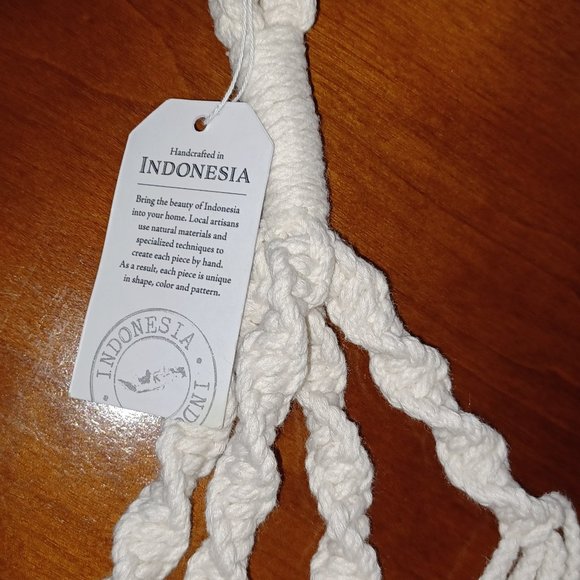 New Macrame Plant Hanger Handcrafted in Indonesia - Picture 2 of 6